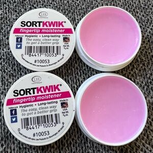 Lee Sortkwik Fingertip Moistener Pink
Quantity of 2